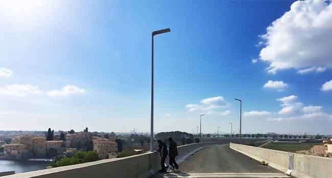 Integrated solar street lights on the road